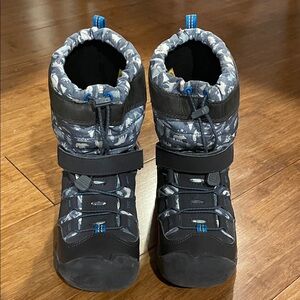 Keen Kids Snow Boots - Black and Gray with Blue trim